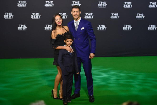 Ronaldo sắp được đoàn tụ với con