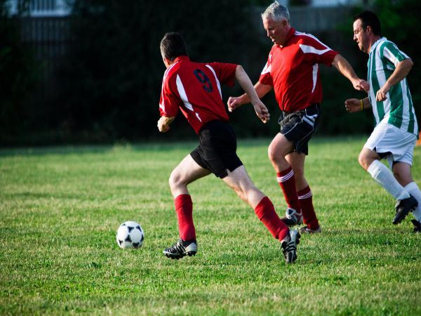 Đá bóng có giảm cân không – Cách giảm cân nhờ chơi bóng đá