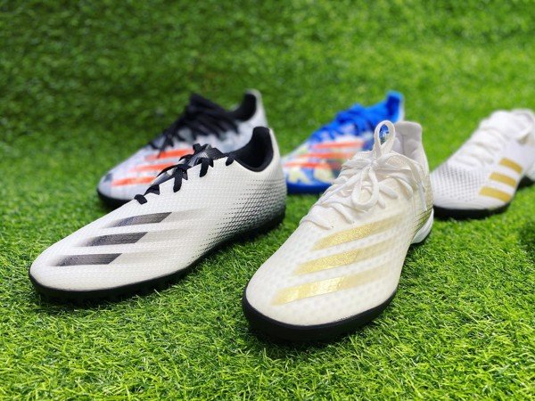 Hướng dẫn cách chọn giày đá bóng sân cỏ nhân tạo phù hợp nhất