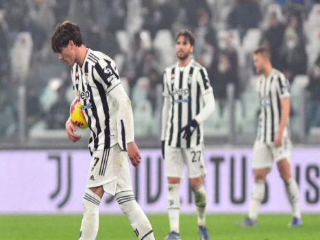 Bóng đá quốc tế sáng 23/2: Juventus chia điểm cay đắng