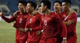 Bóng đá Việt Nam 3/1: Tuyển Việt Nam đặt vé đi Indonesia đá bán kết